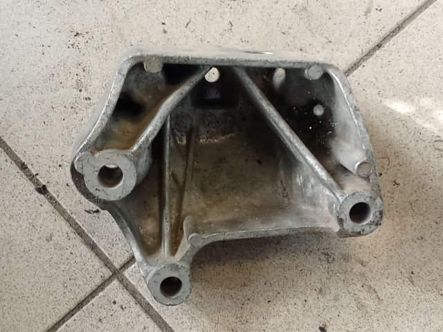 bontott VW GOLF V Váltó Tartó Bak (Pozíciófüggetlen)