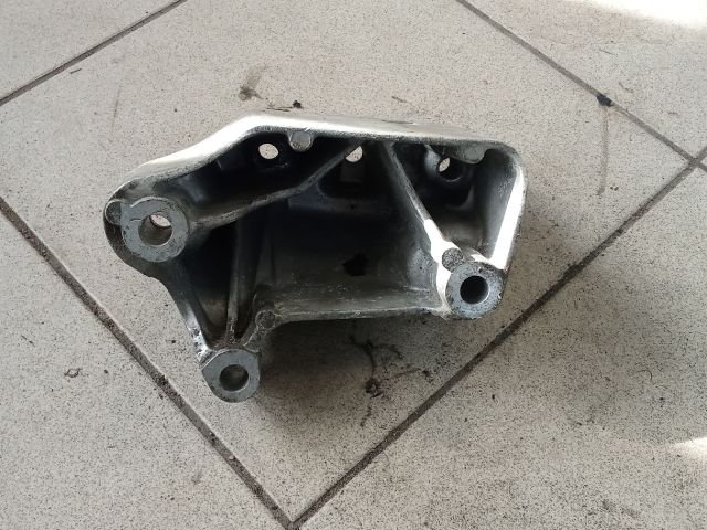 bontott VW GOLF V Váltó Tartó Bak (Pozíciófüggetlen)