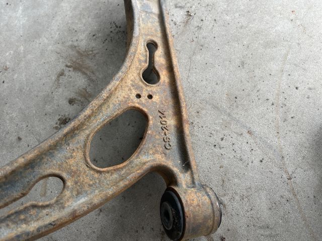 bontott VW GOLF V Bal első Lengőkar