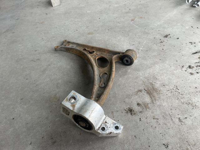 bontott VW GOLF V Bal első Lengőkar