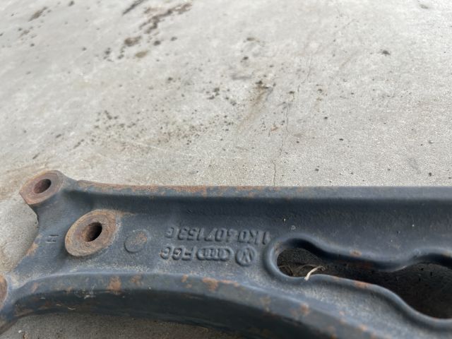 bontott VW GOLF V Bal első Lengőkar