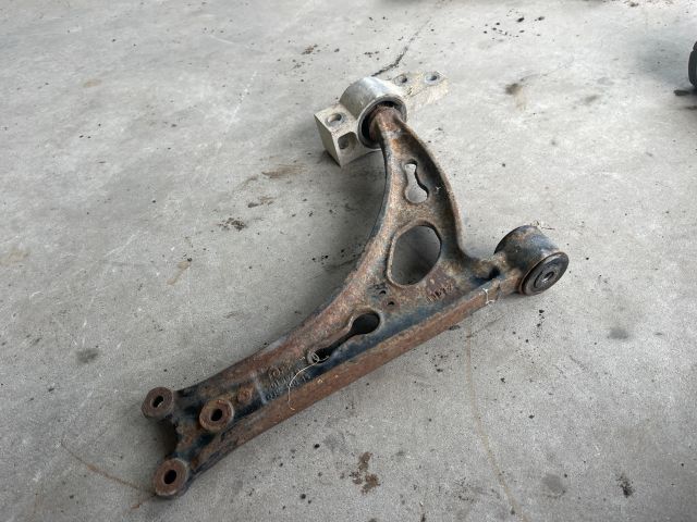 bontott VW GOLF V Bal első Lengőkar