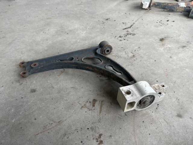 bontott VW GOLF V Bal első Lengőkar