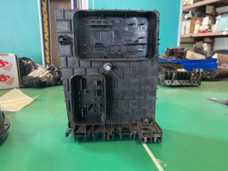 bontott VW GOLF V Biztosítéktábla Motortér