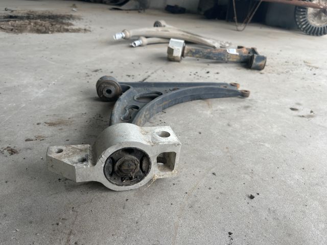 bontott VW GOLF V Jobb első Lengőkar