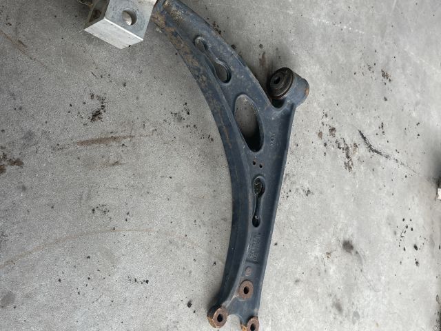 bontott VW GOLF V Jobb első Lengőkar