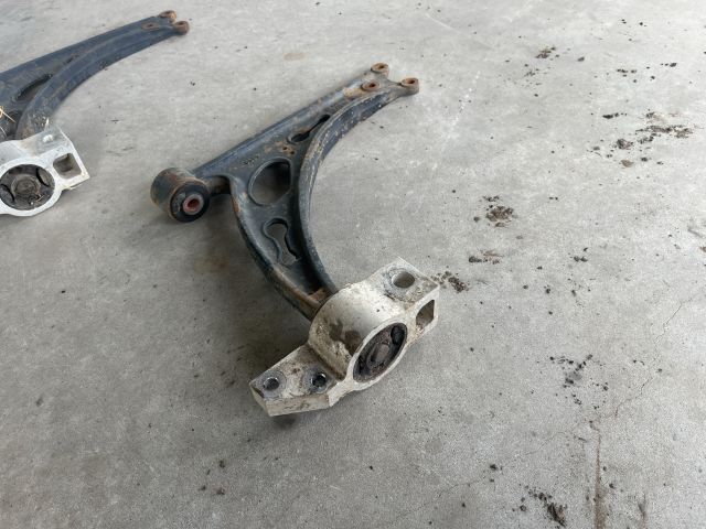 bontott VW GOLF V Jobb első Lengőkar