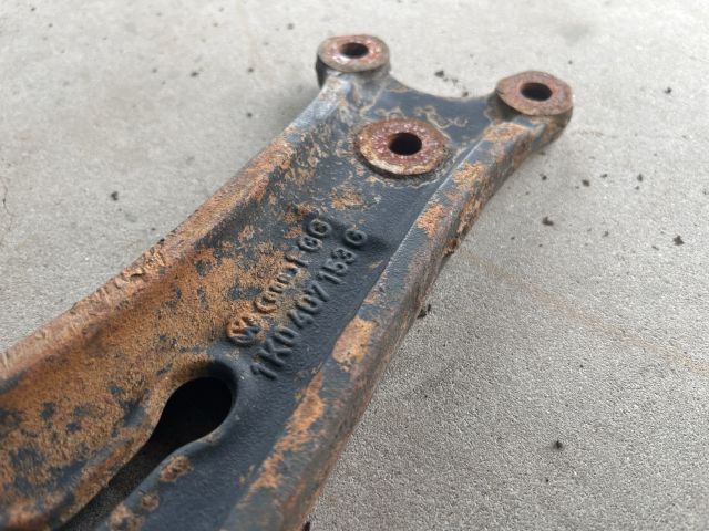 bontott VW GOLF V Jobb első Lengőkar