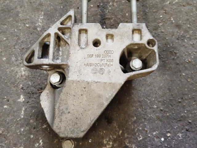 bontott VW GOLF V Motor Tartó Bak Bal