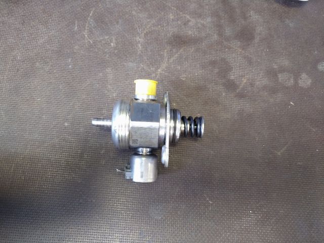 bontott VW GOLF V Nagynyomású Szivattyú