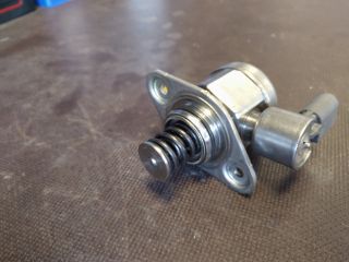 bontott VW GOLF V Nagynyomású Szivattyú