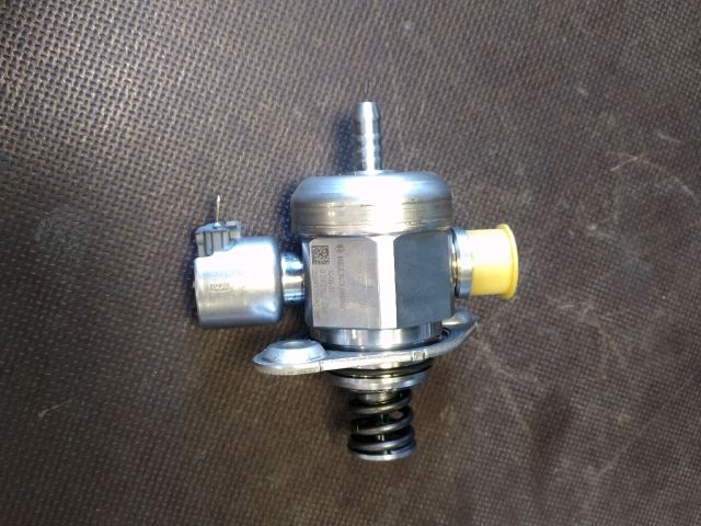 bontott VW GOLF V Nagynyomású Szivattyú