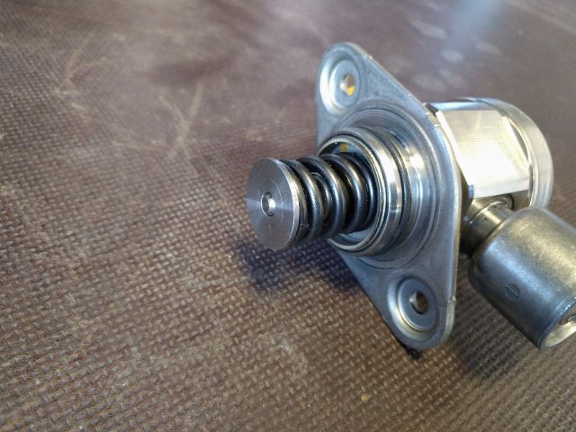 bontott VW GOLF V Nagynyomású Szivattyú