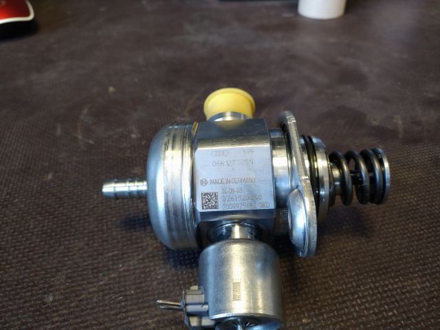 bontott VW GOLF V Nagynyomású Szivattyú