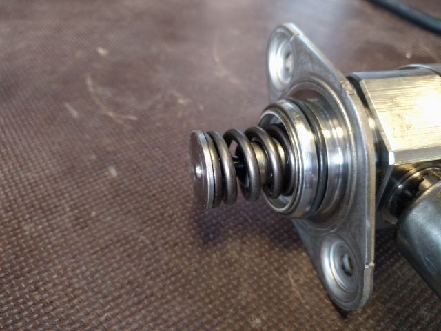 bontott VW GOLF V Nagynyomású Szivattyú