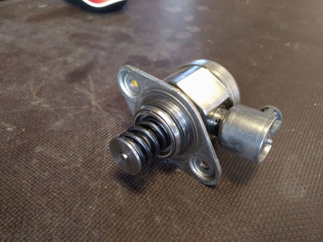 bontott VW GOLF V Nagynyomású Szivattyú