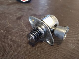 bontott VW GOLF V Nagynyomású Szivattyú