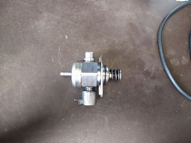 bontott VW GOLF V Nagynyomású Szivattyú