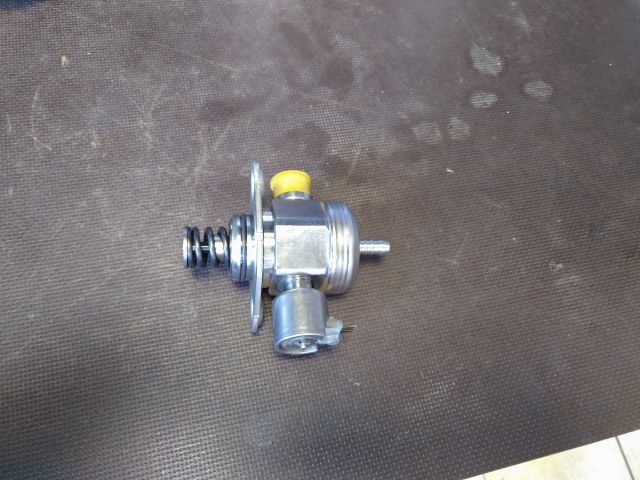 bontott VW GOLF V Nagynyomású Szivattyú