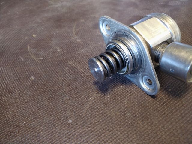 bontott VW GOLF V Nagynyomású Szivattyú