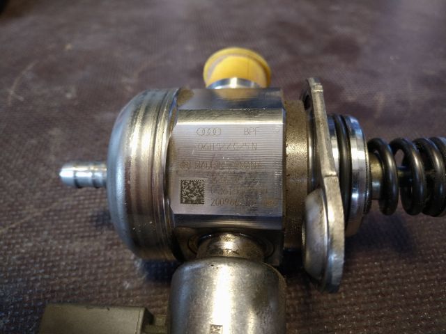 bontott VW GOLF V Nagynyomású Szivattyú