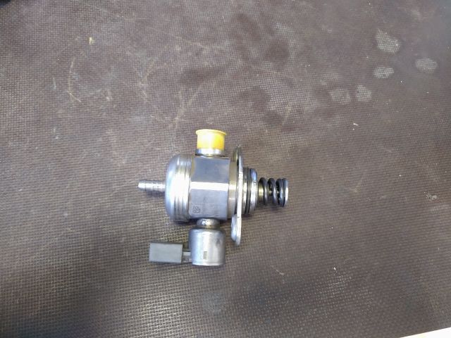 bontott VW GOLF V Nagynyomású Szivattyú