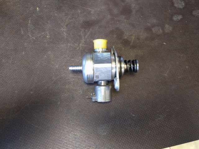 bontott VW GOLF V Nagynyomású Szivattyú