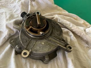 bontott VW GOLF V Vákumpumpa