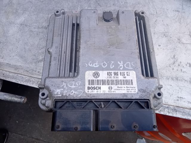 bontott VW GOLF V Motorvezérlő