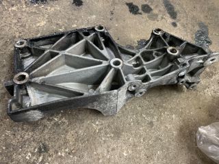 bontott VW GOLF V Generátor Tartó Bak