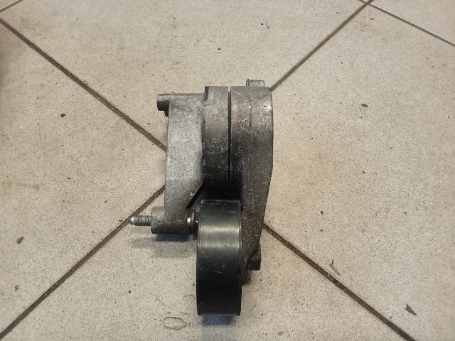 bontott VW GOLF V Szíjfeszítő Görgő