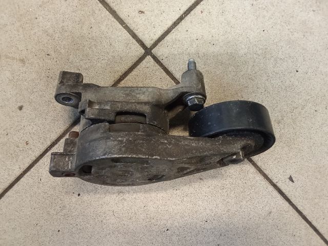 bontott VW GOLF V Szíjfeszítő Görgő