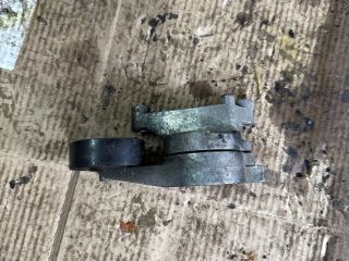 bontott VW GOLF V Szíjfeszítő Görgő