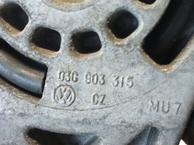 bontott VW GOLF V Szíjfeszítő Görgő