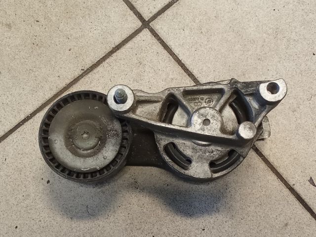 bontott VW GOLF V Szíjfeszítő Görgő