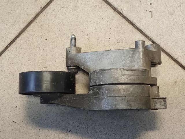 bontott VW GOLF V Szíjfeszítő Görgő