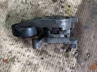 bontott VW GOLF V Szíjfeszítő Görgő