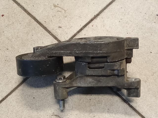 bontott VW GOLF V Szíjfeszítő Görgő