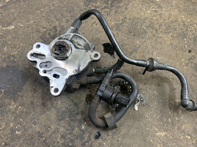 bontott VW GOLF V Vákumpumpa