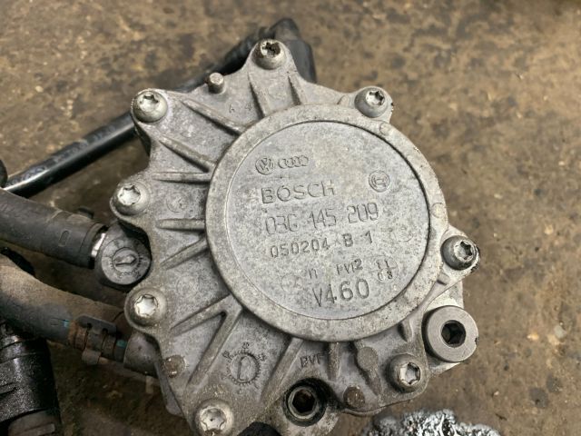 bontott VW GOLF V Vákumpumpa