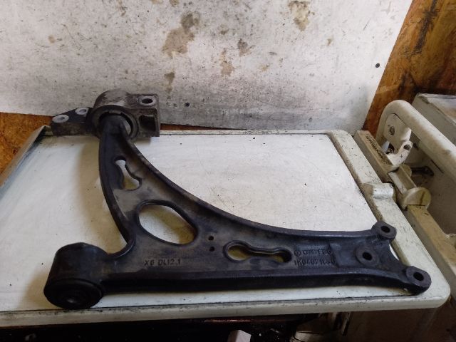 bontott VW GOLF V Bal első Lengőkar