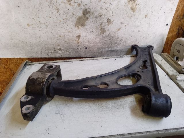 bontott VW GOLF V Bal első Lengőkar