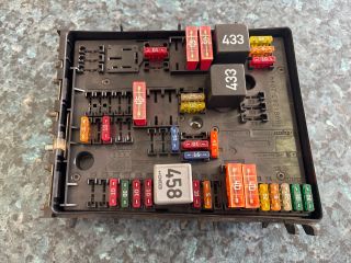 bontott VW GOLF V Biztosítéktábla Motortér