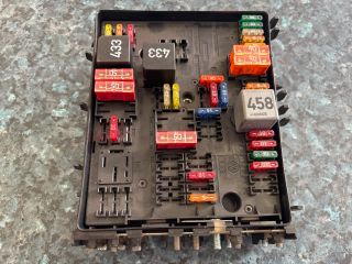 bontott VW GOLF V Biztosítéktábla Motortér