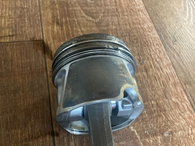 bontott VW GOLF V Dugattyú és Hajtókar