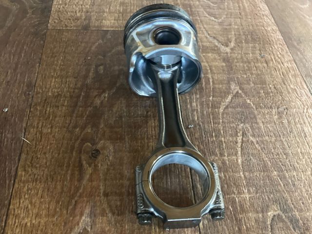 bontott VW GOLF V Dugattyú és Hajtókar