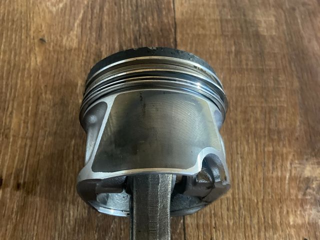 bontott VW GOLF V Dugattyú és Hajtókar