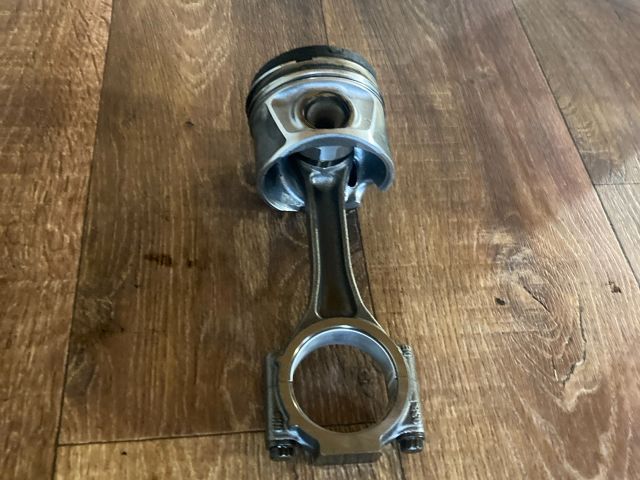 bontott VW GOLF V Dugattyú és Hajtókar