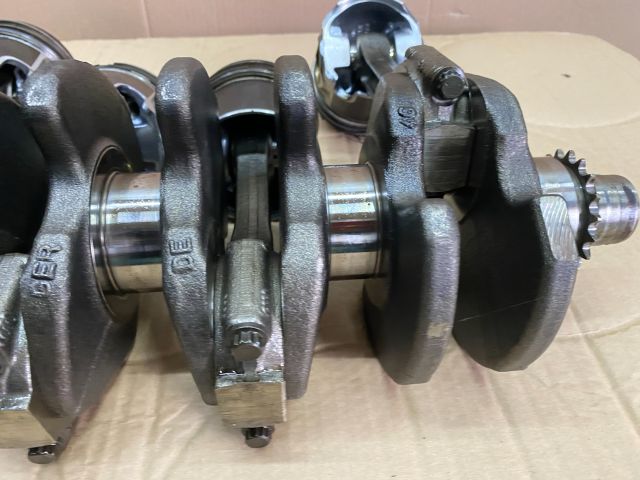 bontott VW GOLF V Dugattyú, Hajtókar és Főtengely