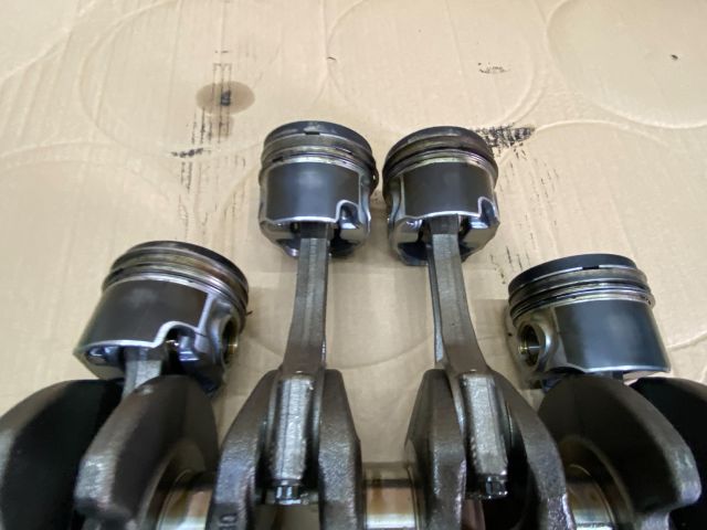 bontott VW GOLF V Dugattyú, Hajtókar és Főtengely